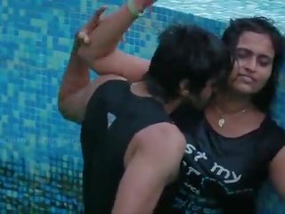 South hinduskie desi bhabhi wspaniały romans w pływanie basen - hindi gorące krótki movie-2016