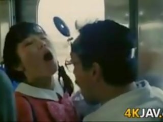 Mademoiselle makakakuha ng apuhapin sa a tren