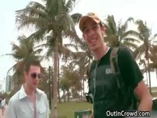 Bloke gets his wonderful shaft sucked on pantai 3 by outincrowd