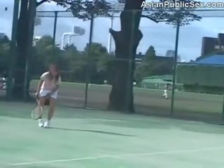 Asiatiskapojke tennis domstol offentlig smutsiga filma