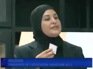 Arab darling meletakkan kondom daripada mulut