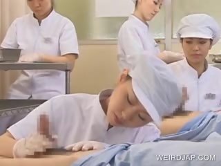 Japonsko medicinska sestra srkanje prihajanje ven od vroče da trot pecker
