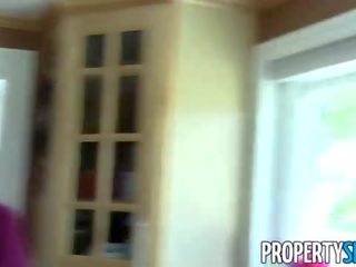 Propertysex - sedusive mamuśka realtor sets w górę brudne w domu brudne film klips z klient