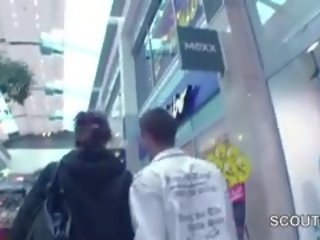 Unge tjekkisk tenåring knullet i mall til penger av 2 tysk gutter