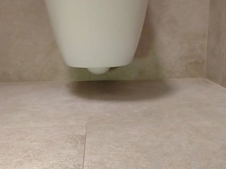 Szexi láb -ban a vécé