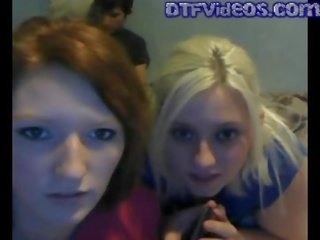 Webkamera trojice s 2 nadržený dospívající kundičky